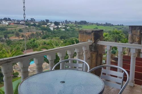 a table and chairs on a balcony with a view at Strandvagen Maitencillo in Maitencillo
