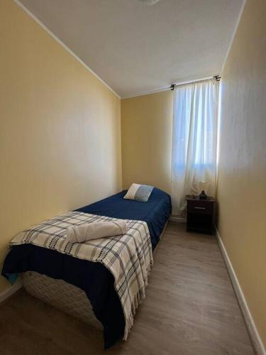 a small bedroom with a bed and a window at Apartamento amoblado 322 Ovalle in Ovalle
