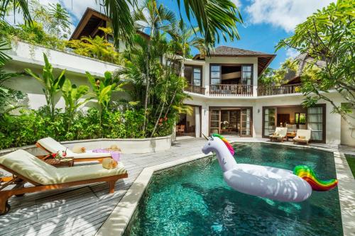 an inflatable pool in the backyard of a house at Villa Kubu Seminyak in Seminyak