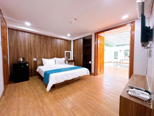 a bedroom with a bed and a television in it at Milanesa Hotel and Apartment in Vung Tau