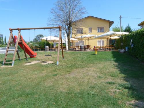 Herní místnost nebo prostor pro děti v ubytování Le Colline del Garda