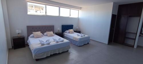 En eller flere senger på et rom på Mantarraya