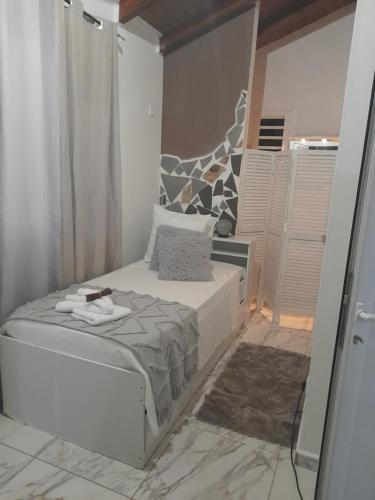 Postel nebo postele na pokoji v ubytování VillaBadlou "Lodge Ti-Kaco Vanille"