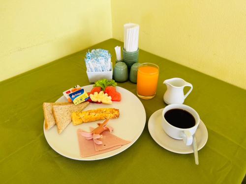 Jídlo v hotelu nebo okolí