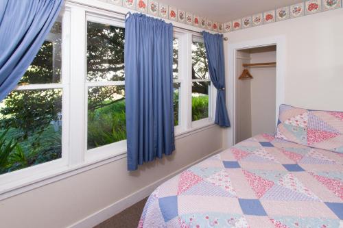 Ένα ή περισσότερα κρεβάτια σε δωμάτιο στο Sweetwater Inn and Spa