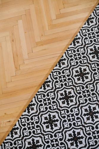 a floor with a black and white patterned floor at Lama Hostel in Ivano-Frankivsʼk
