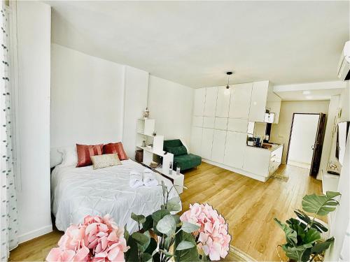 Luxury loft with pool in the centre