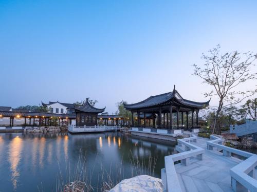 Бассейн в Yangzhou Mangdao Garden Resort или поблизости