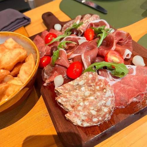 Cibo presso la stanza in casa privata o nelle vicinanze
