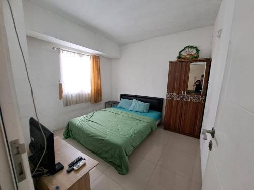 Кровать или кровати в номере Hotel O Apartement Grand Sentraland By King Property