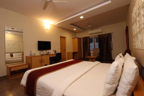 Letto o letti in una camera di Classic Boutique Hotel & Luxury Service Apartments