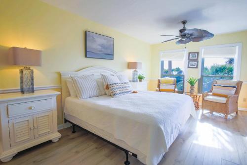 a bedroom with a bed and a ceiling fan at Seaside Therapy~ in Seabrook Island