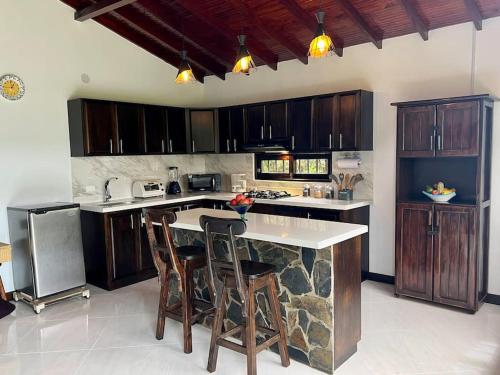 Кухня или мини-кухня в Acogedora casa de campo con excelente ubicación
