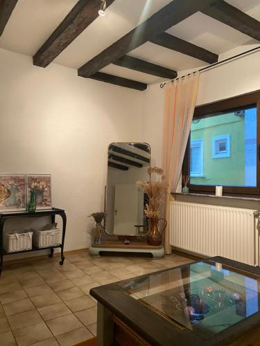 Alte Schmiede in der Altstadt von Sankt Goarshausenにあるテレビまたはエンターテインメントセンター