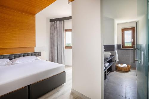 Postel nebo postele na pokoji v ubytování Precise House Montaperti Siena