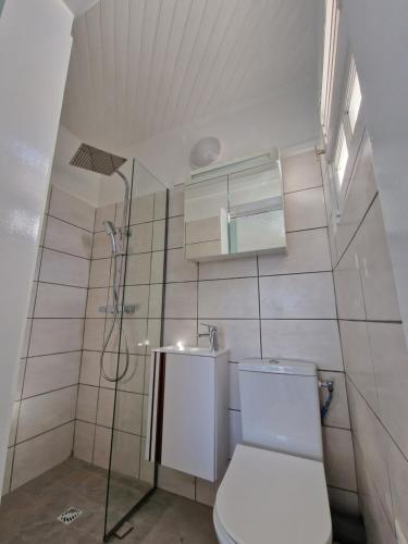 Ein Badezimmer in der Unterkunft Hébergements La Favorite