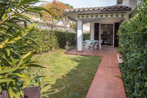 Villetta con giardino a 100 metri dal mare a Marcelli - M104