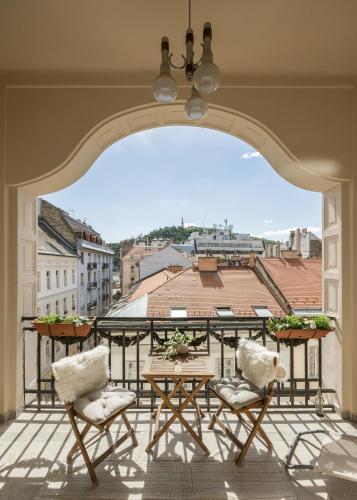 Skyline Serenity Retreat @Vaci Most Famous Street