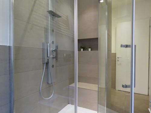 A bathroom at 8 Colonne Apartments
