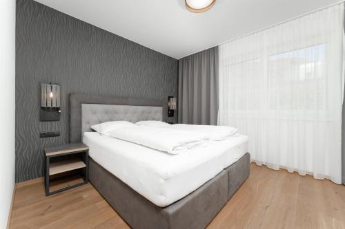 a bedroom with a large bed and a window at A Casa Elements in Serfaus