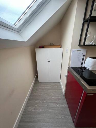 Kuchyň nebo kuchyňský kout v ubytování 6 Studio Flat, 50m to Airbus