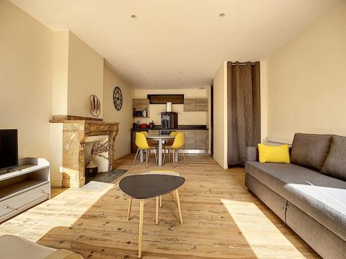 a living room with a couch and a table at [L'ABBAT-JOUR] Le Béryl • Plein Sud • Thermes in Bagnères-de-Bigorre