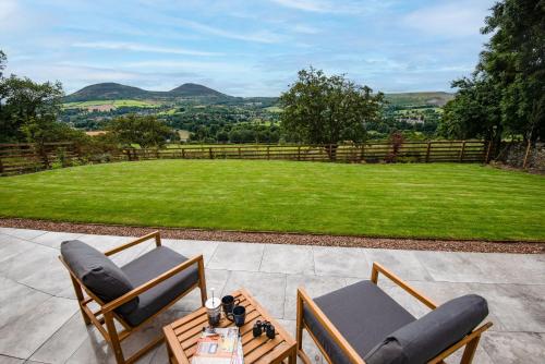 two chairs and a table with a view of a field at The Sheep Fold in Melrose