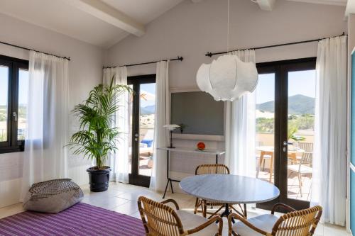 Uma área de estar em Hotel Le Dune Piscinas