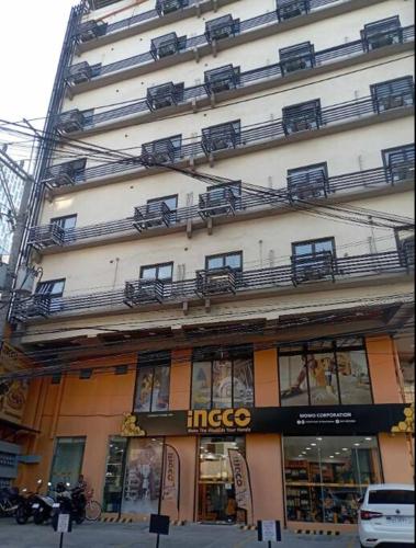 een afbeelding van een incoco winkel aan de zijkant van een gebouw bij St. Marvin Studio Makati M505 in Manilla