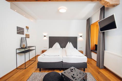 Ένα ή περισσότερα κρεβάτια σε δωμάτιο στο Hotel Gasthof Hirschentenne