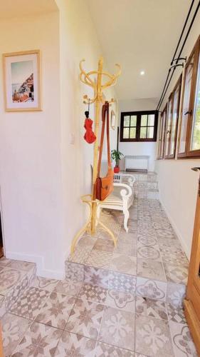 a hallway with a violin sitting on a bench in a room at Maison de charme pour 4 personnes au calme in Villeneuve-sur-Bellot