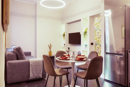 a kitchen and dining room with a table and chairs at HL Luxury Apartment - Duomo, Galleria Unione 5 in Milan