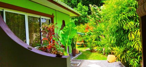 Taman di luar Dan Zoranz Self Catering Guest House