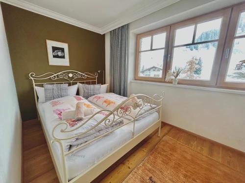 Letto o letti in una camera di Haus Wallis by stayFritz - Ski-In Ski-Out Apartments am Arlberg