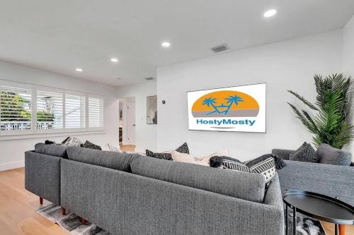 Posezení v ubytování Casa Rosa 3 Bed 2 Bath with Pool & BBQ 5 Min to Beach