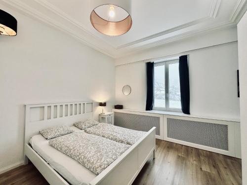 Furnished Living Room in Günsberg Solothurnにあるベッド