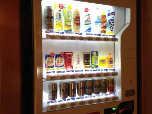 a refrigerator filled with lots of different types of drinks at Kawakamiya Kasuitei in Gero