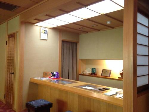 a room with a counter with a large mirror at Kawakamiya Kasuitei in Gero