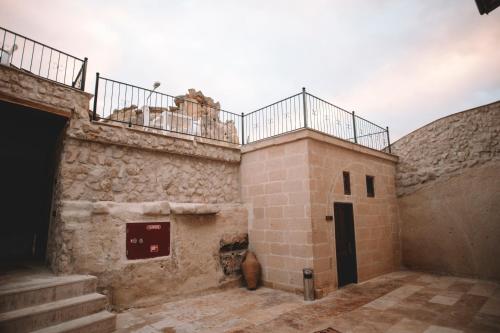 a corner of a building with a door and a balcony at DAPHNE CAVE HOTEL in Avanos