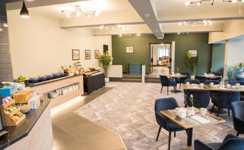 a restaurant with tables and chairs and a buffet at Park Inn by Radisson Bournemouth in Bournemouth