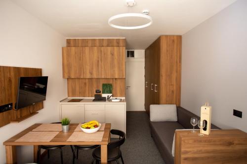 Kuchyň nebo kuchyňský kout v ubytování Ramonda apartman Vila Bela Reka 50m from Gondola - free parking acces