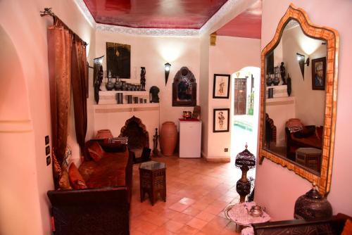 a living room with a mirror and a couch at Riad Du Petit Prince in Marrakech