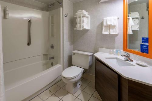 a bathroom with a toilet and a tub and a sink at Hampton Inn Chester in Chester