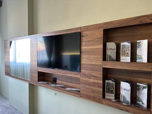 a flat screen tv on a wall at Kançul Hotel Taştepeler in Urfa