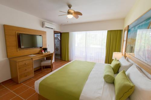 TV a/nebo společenská místnost v ubytování Hotel whala!bávaro - All Inclusive