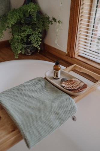 CygnetにあるGreen Gables B&B Waterfront Apartment with King Bed & Breakfast in Huon Valleyのギャラリーの写真