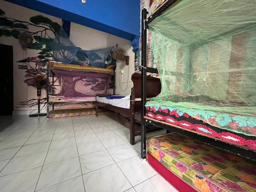 - une chambre avec 2 lits superposés dans l'établissement B Hostel, à Fort Kochi