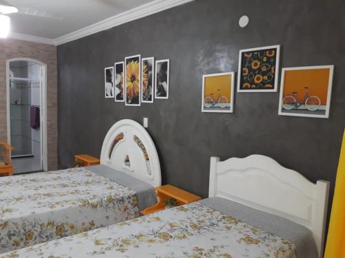 En eller flere senge i et værelse på Varandas da Praia