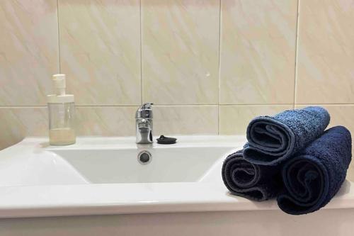 a bathroom sink with two towels sitting on it at Cozy 2 Bedroom in Olhão in Quelfes