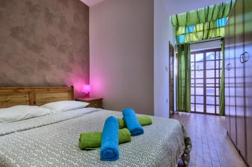 Postel nebo postele na pokoji v ubytování Serene Apartments & Penthouses in Sliema